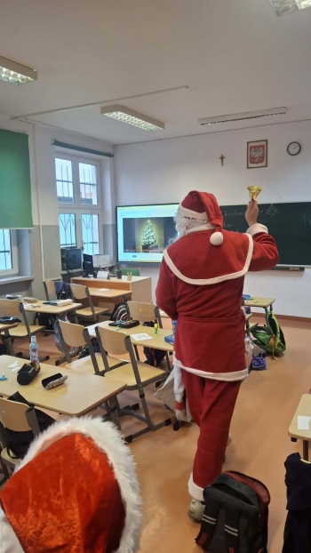 c6cfa10b-fdf2-4d37-9147-e70e92f60437