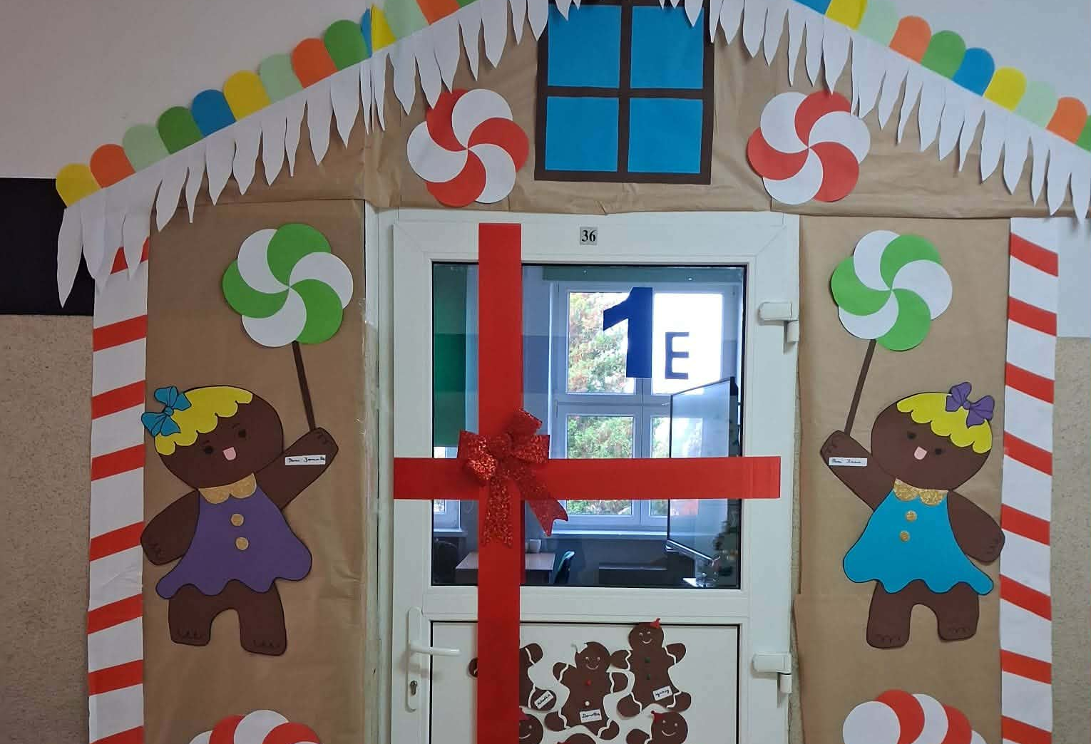 Świąteczne Drzwi w budynku B