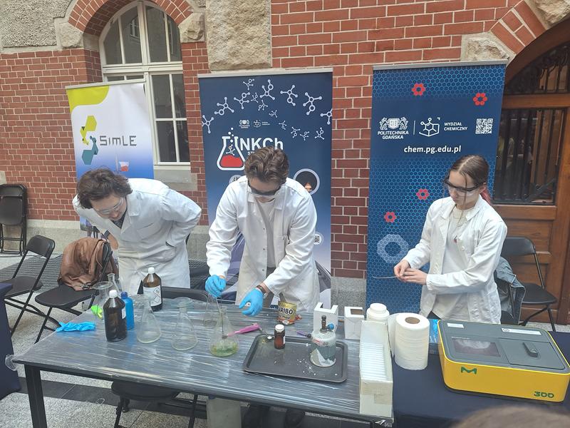 Koło chemiczne na konferencji naukowej